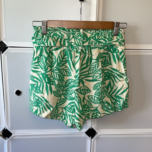 Paper bag Waist Linen Blend Shorts - Picture 2 of 9